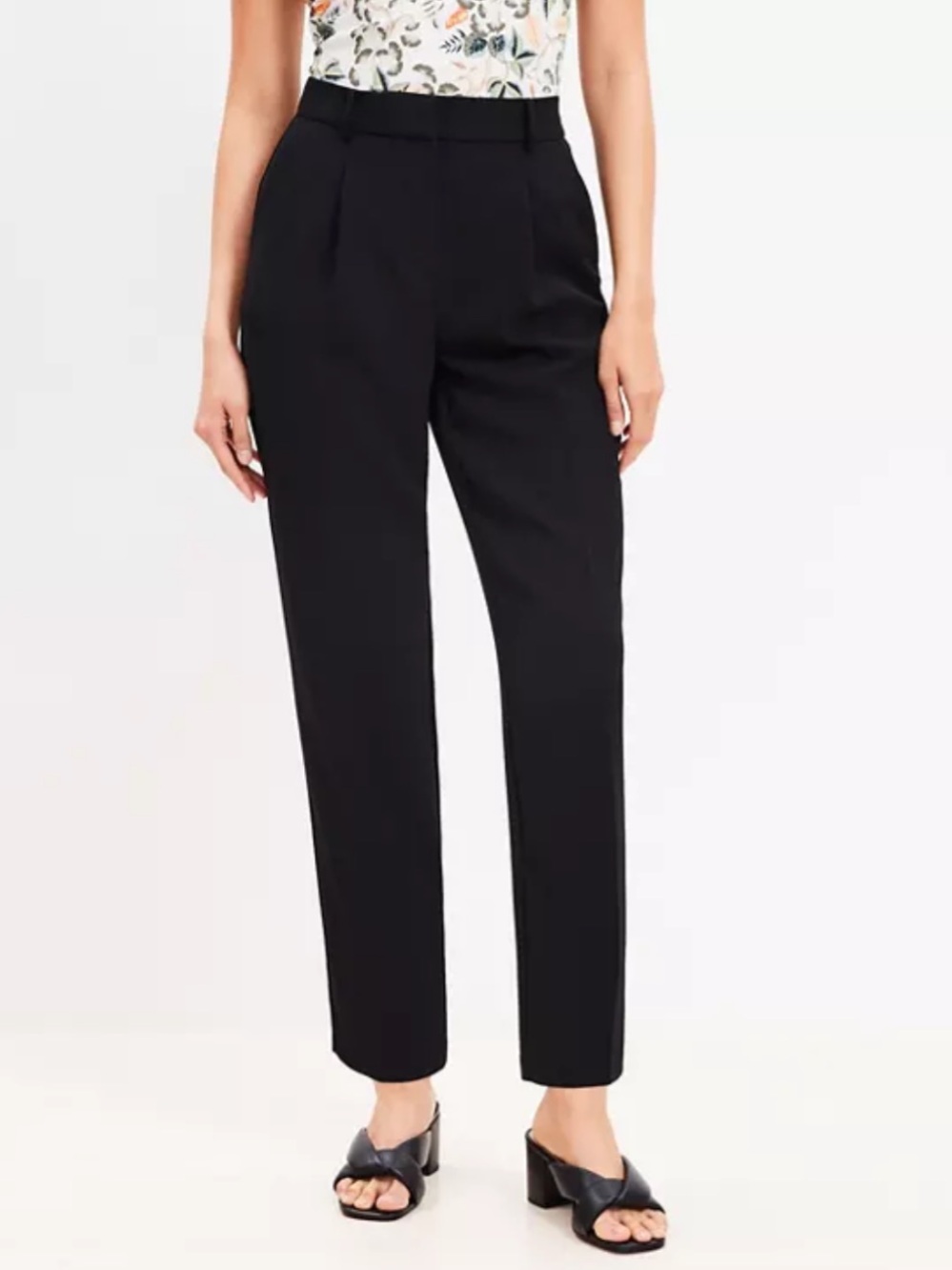 Loft pleated taper pants in crepe, size S